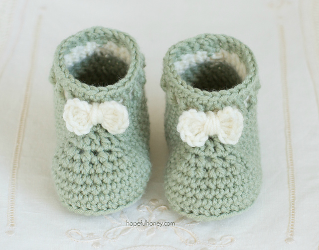 Mint Macaroon Baby Booties