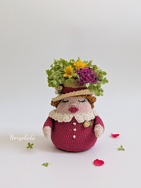 Petunia Doll Vase
