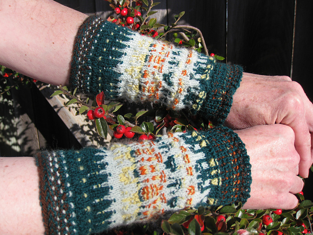 Gnomenreigen Wristwarmers
