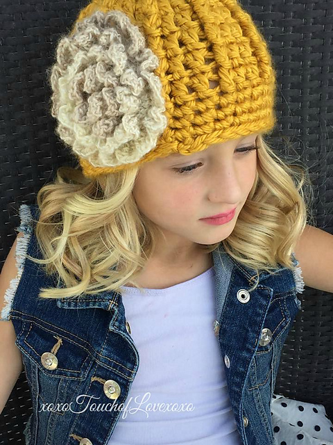 Bulky Ribbed Flower Beanie