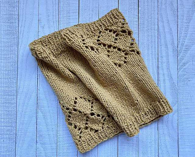 Diamond Lace Neckwarmer