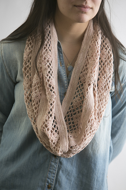 Fan Trellis Cowl