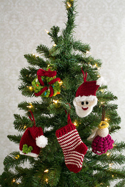 Classic Christmas Ornament Set