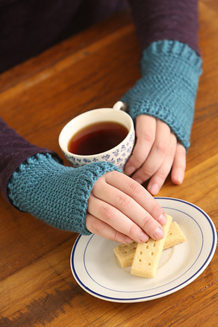 Loopy Linked Fingerless Gloves
