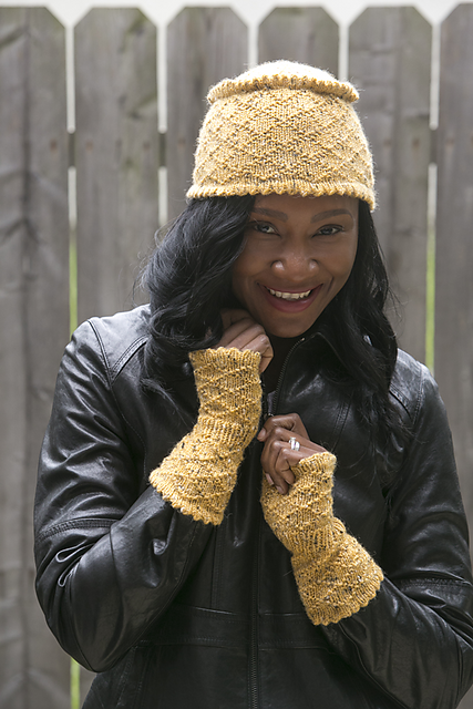 Embossed Diamond Set: Hat and Wristers