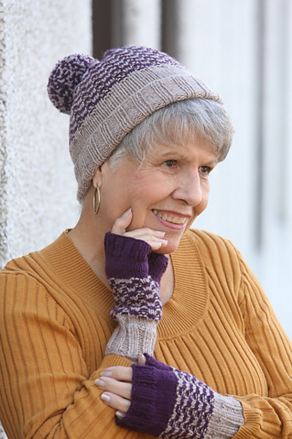 Color Blocked Hat and Handwarmers Set