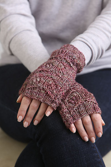 Mock Cabled Mitts