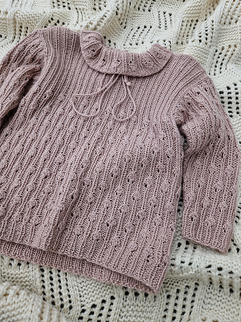 Laufey sweater