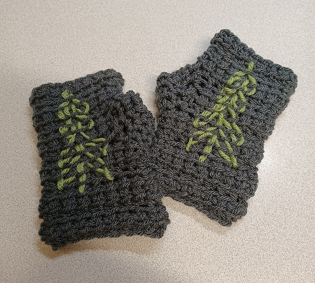 Evergreen Mitts