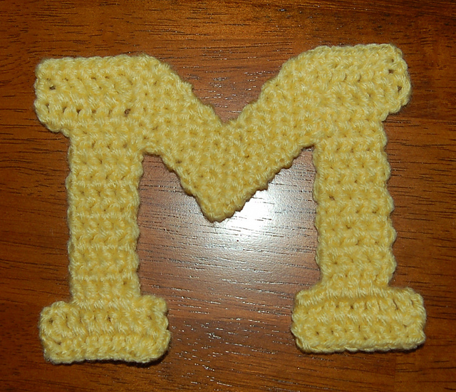Antiqua "M"