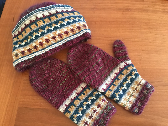 Fenceline Hat (& mittens)