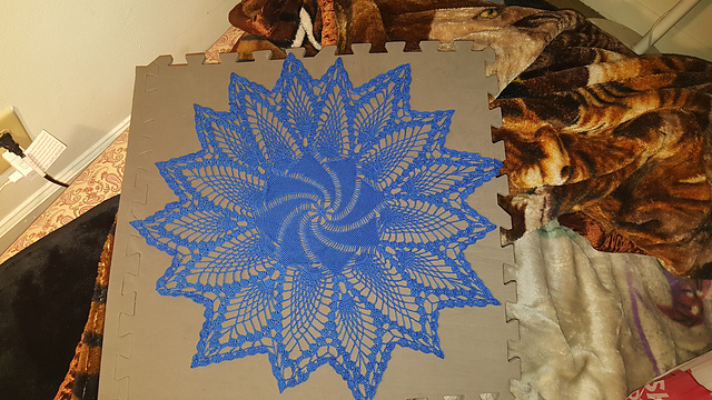 7442 Pinwheels Plus Pineapple Doilies