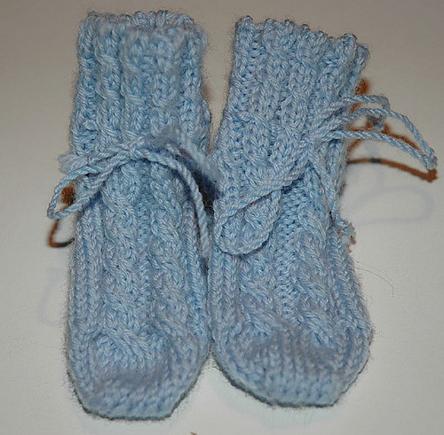 Cabled Newborn Socks