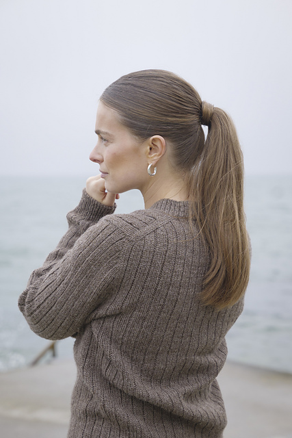 Tree Trunk Sweater Female Ed.