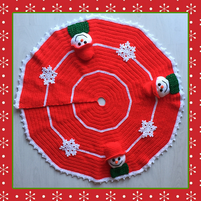 Snowmen Christmas tree skirt