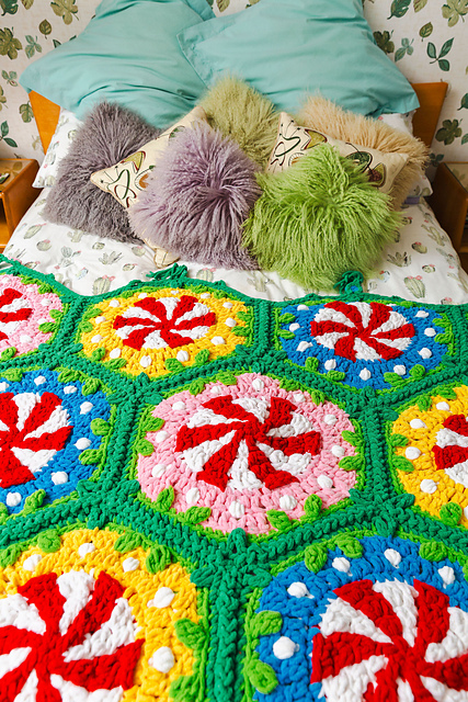 Peppermint Blanket & Pet Bed