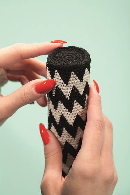 Zig-Zag Cylinder Case