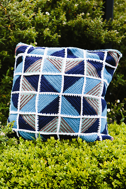 Iznik Cushion