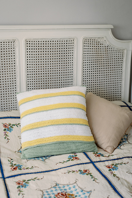 Daisy Cushion