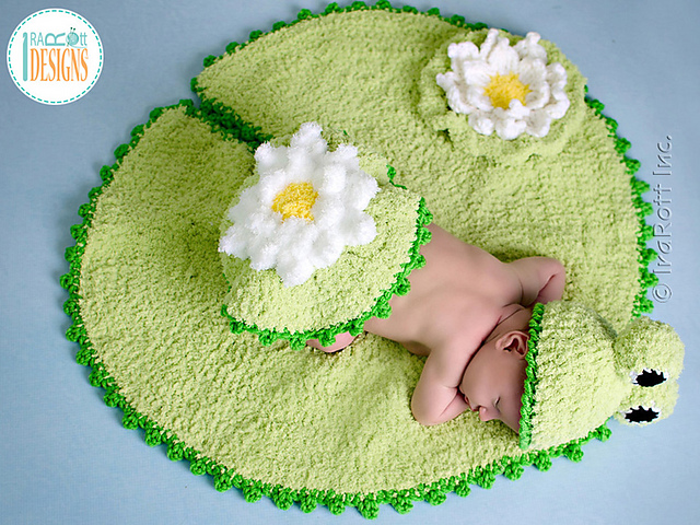 Baby Frog on Lily Pad Hat Rug Set