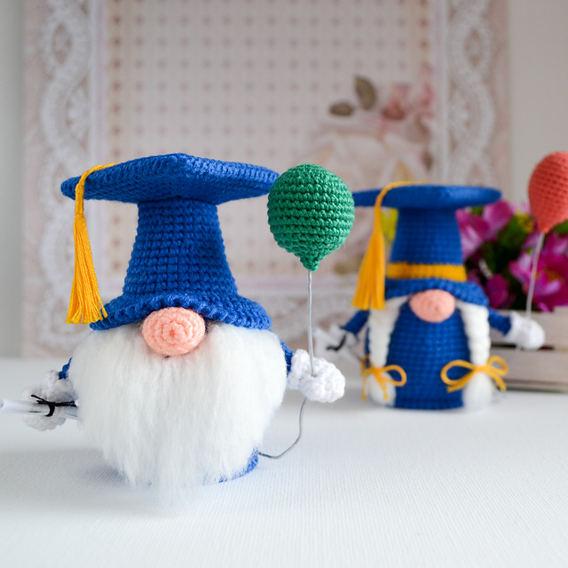 Graduation gnome