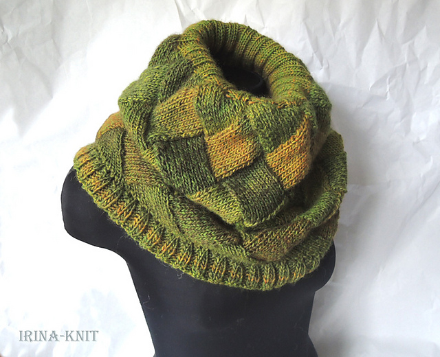 Entrelac Snood