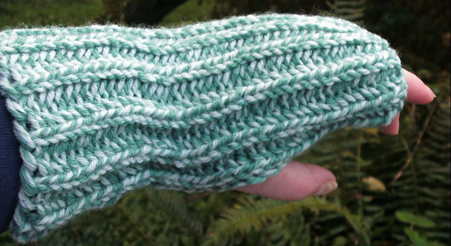 Simple Brioche Mitts