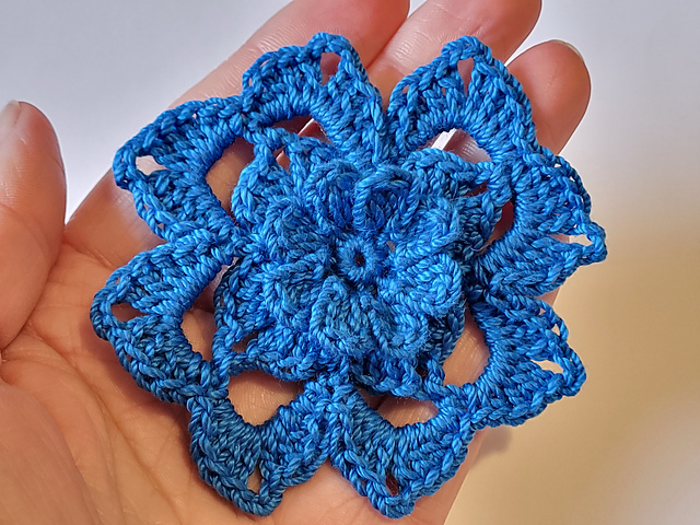 granny square with 3d flower