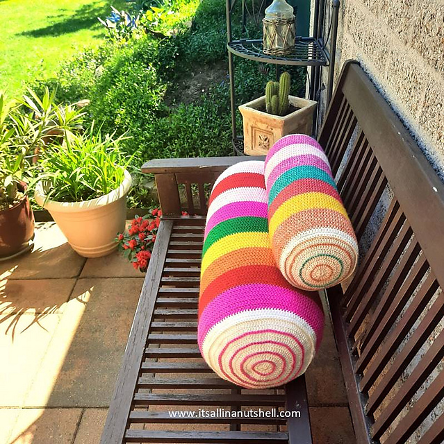 Color Burst Cushion Roll