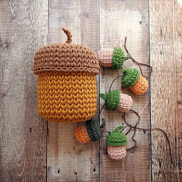 Acorn Basket and Garland