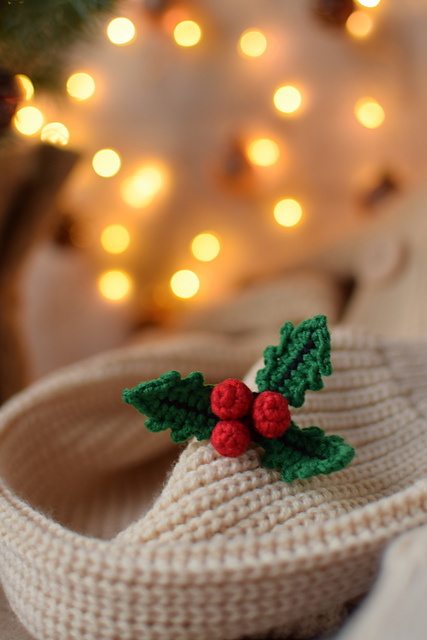 Holly Leaf Brooch