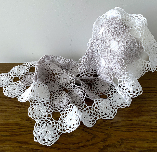 Daisy Lace
