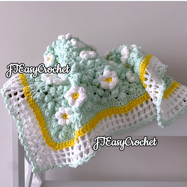 Puffy Blanket with Daisies
