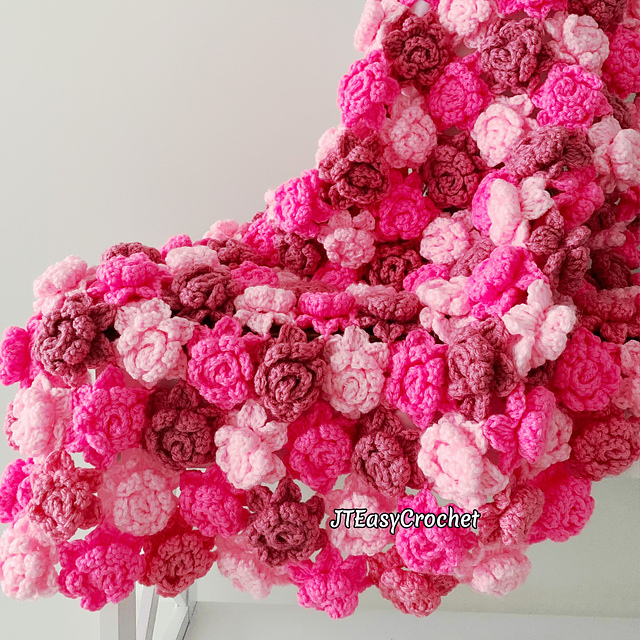 Roses Garden Blanket