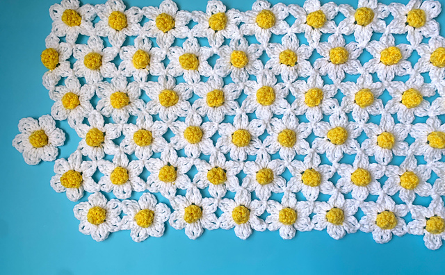 Lacey Daisy Blanket