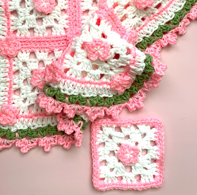 Ravelry: Flower Granny Square Blanket pattern by JTcreations