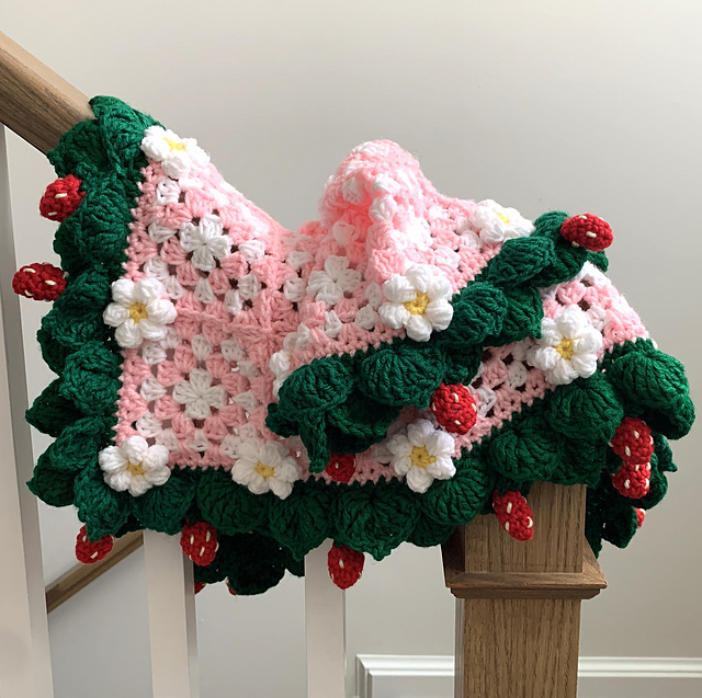 Strawberry Blanket Border