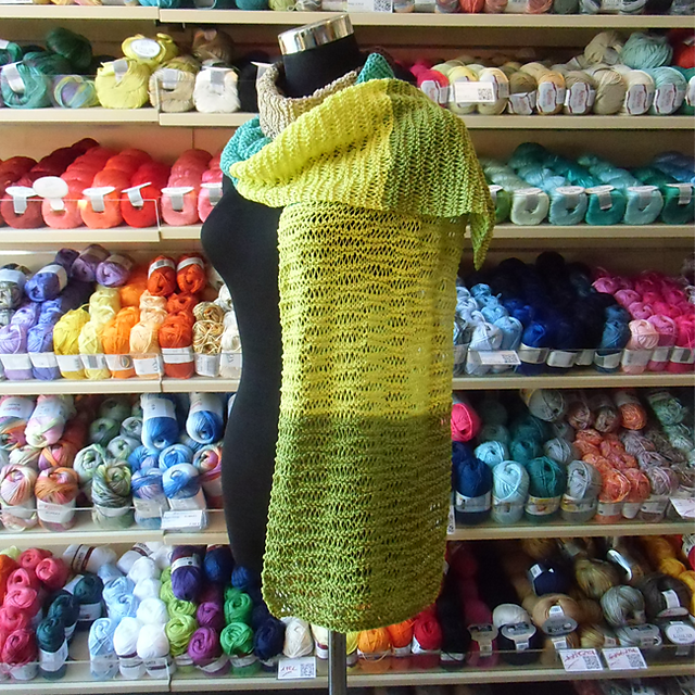 Sommerlicher Wellenschal