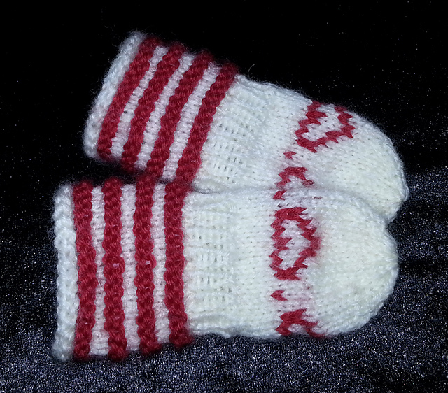 "Hearts" Preemie Mittens
