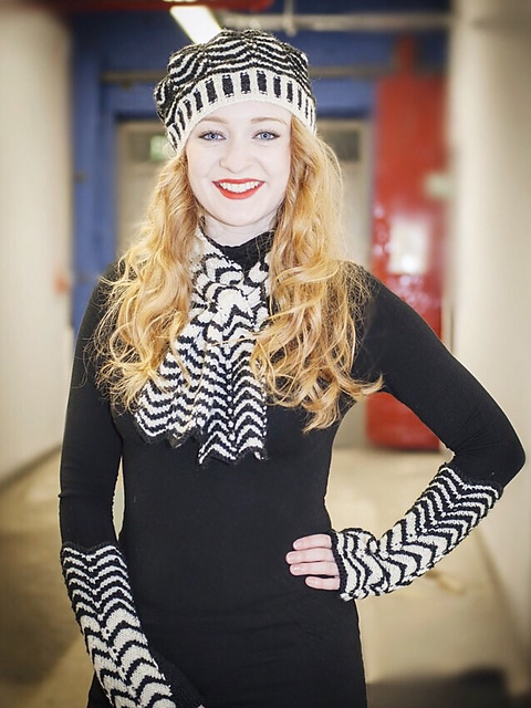 Joan - hat with arm warmers and tie style scarf