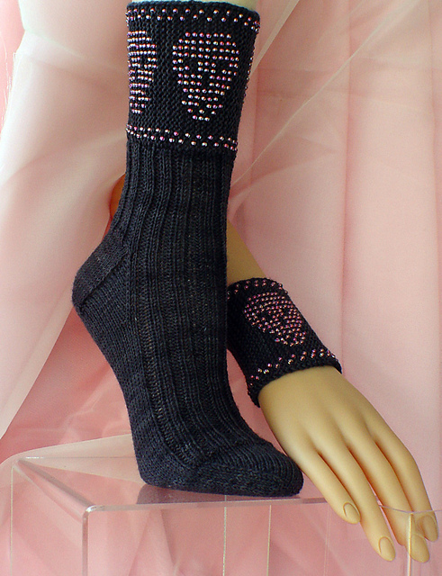 Spooky Beaded Treat Wristlets and Matching Socks