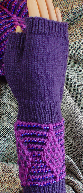 Beaded Diamond Mosaic Fingerless Mittens