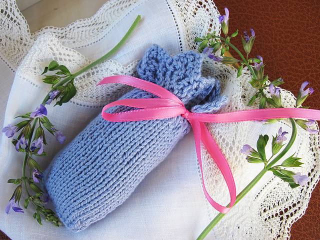Three Eyelets Sachet