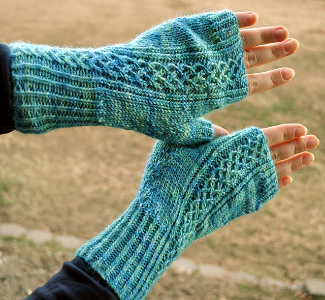 Burning Love Fingerless mitts
