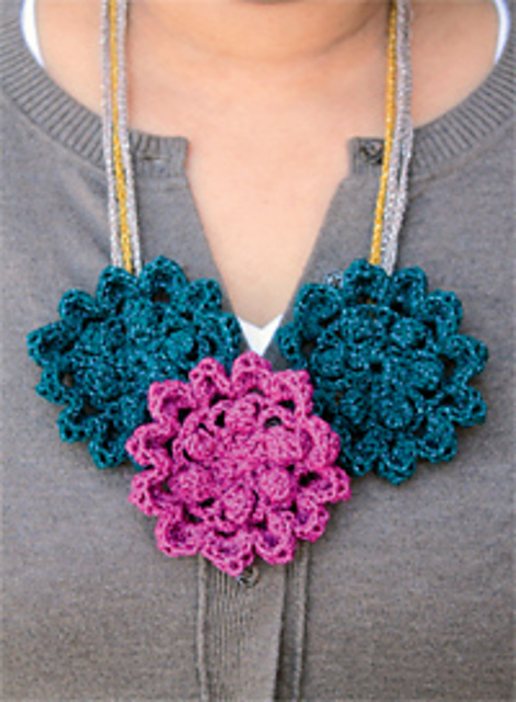 Shimmery Flowers Necklace