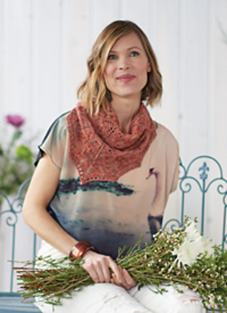 Cabled Eyelet Shawlette