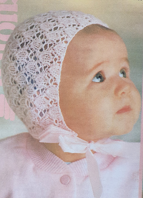 Bonnet in all-over Lace Stitch
