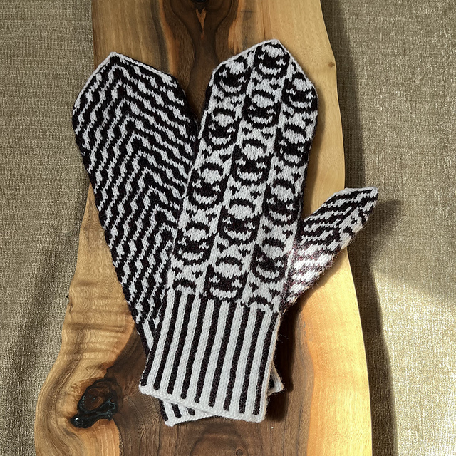 Comedy and Tragedy Mittens
