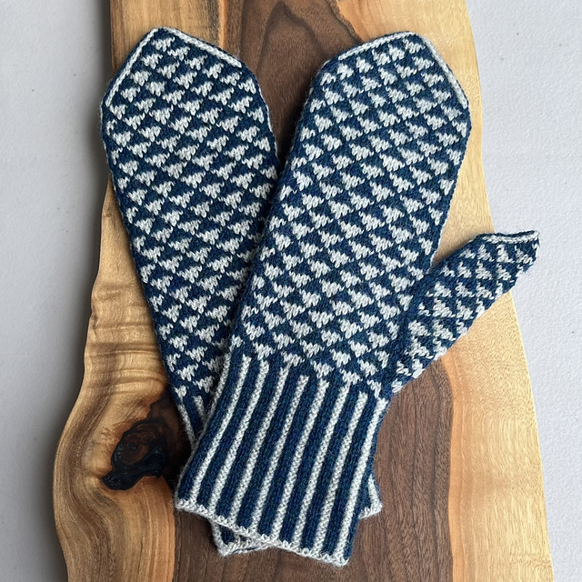 Harmonious Triangle Mittens