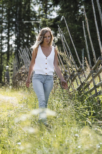 Lisen - sleeveless top